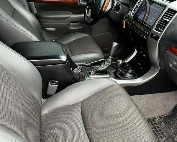 Сірий Тойота Ленд Крузер Прадо, об'ємом двигуна 4 л та пробігом 396 тис. км за 12800 $, фото 7 на Automoto.ua