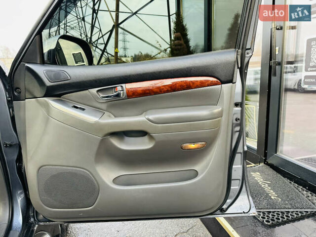 Серый Тойота Ленд Крузер Прадо, объемом двигателя 3.96 л и пробегом 292 тыс. км за 15800 $, фото 23 на Automoto.ua