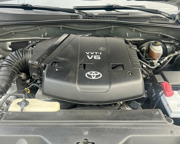 Серый Тойота Ленд Крузер Прадо, объемом двигателя 3.96 л и пробегом 253 тыс. км за 17500 $, фото 4 на Automoto.ua