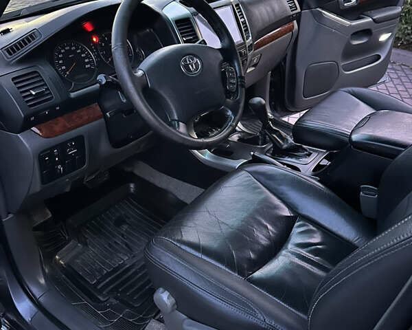 Серый Тойота Ленд Крузер Прадо, объемом двигателя 4 л и пробегом 393 тыс. км за 13999 $, фото 15 на Automoto.ua