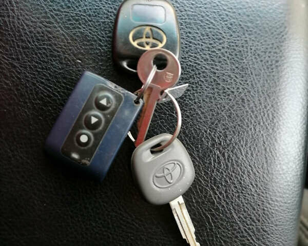 Серый Тойота Ленд Крузер Прадо, объемом двигателя 4 л и пробегом 283 тыс. км за 11500 $, фото 22 на Automoto.ua