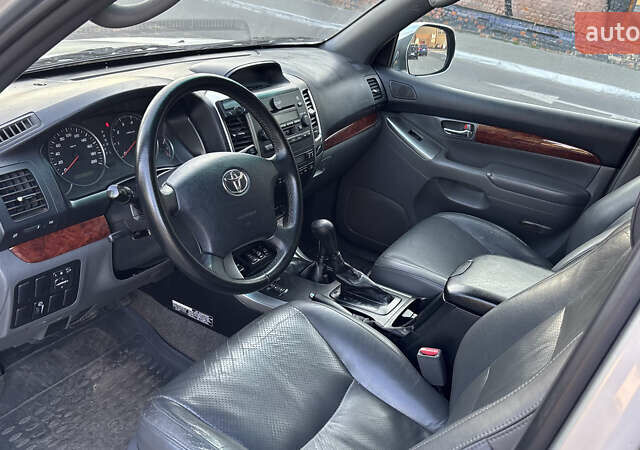 Сірий Тойота Ленд Крузер Прадо, об'ємом двигуна 4 л та пробігом 322 тис. км за 14300 $, фото 9 на Automoto.ua