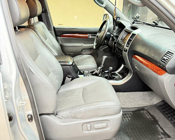 Сірий Тойота Ленд Крузер Прадо, об'ємом двигуна 2.98 л та пробігом 312 тис. км за 19700 $, фото 10 на Automoto.ua