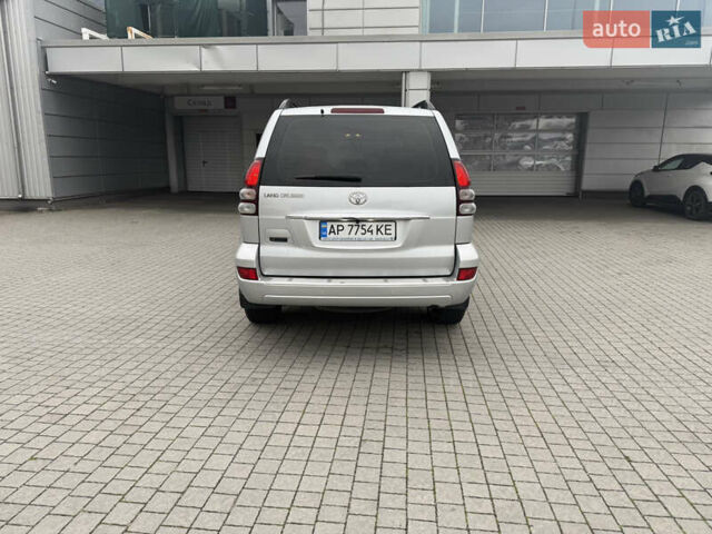 Серый Тойота Ленд Крузер Прадо, объемом двигателя 4 л и пробегом 175 тыс. км за 15200 $, фото 4 на Automoto.ua