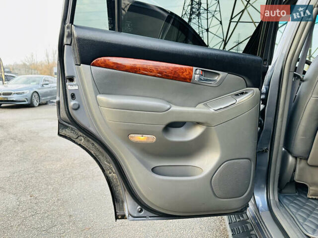 Серый Тойота Ленд Крузер Прадо, объемом двигателя 3.96 л и пробегом 292 тыс. км за 15800 $, фото 16 на Automoto.ua