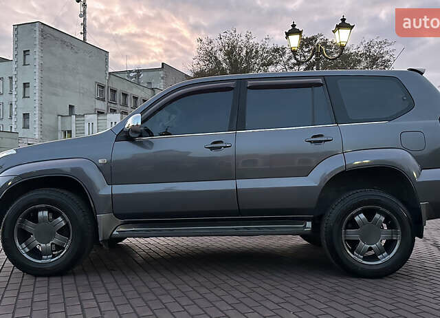 Серый Тойота Ленд Крузер Прадо, объемом двигателя 4 л и пробегом 393 тыс. км за 13999 $, фото 14 на Automoto.ua