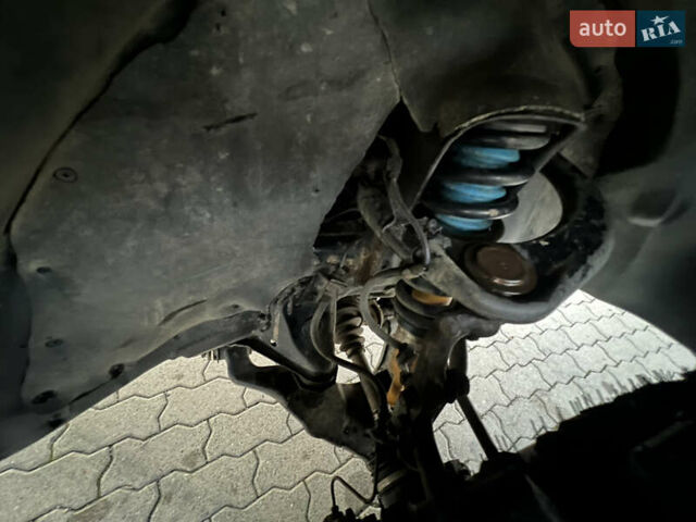 Серый Тойота Ленд Крузер Прадо, объемом двигателя 4 л и пробегом 320 тыс. км за 23000 $, фото 26 на Automoto.ua