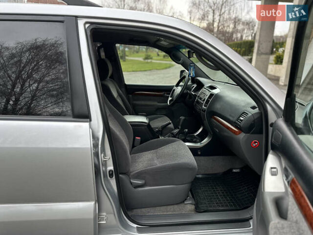 Серый Тойота Ленд Крузер Прадо, объемом двигателя 2.69 л и пробегом 286 тыс. км за 10900 $, фото 23 на Automoto.ua