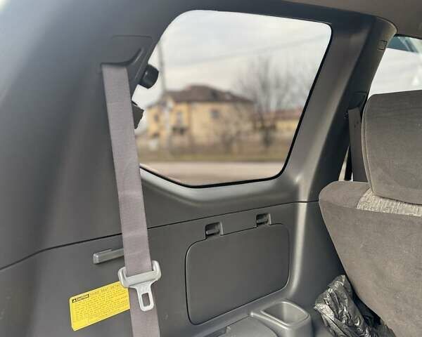 Серый Тойота Ленд Крузер Прадо, объемом двигателя 2.7 л и пробегом 260 тыс. км за 11300 $, фото 25 на Automoto.ua