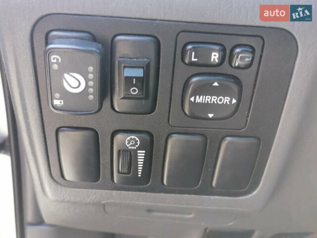 Серый Тойота Ленд Крузер Прадо, объемом двигателя 4 л и пробегом 283 тыс. км за 11500 $, фото 5 на Automoto.ua