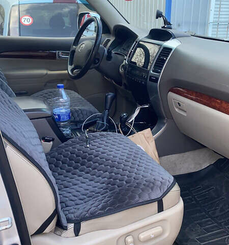 Серый Тойота Ленд Крузер Прадо, объемом двигателя 3.96 л и пробегом 235 тыс. км за 13500 $, фото 6 на Automoto.ua