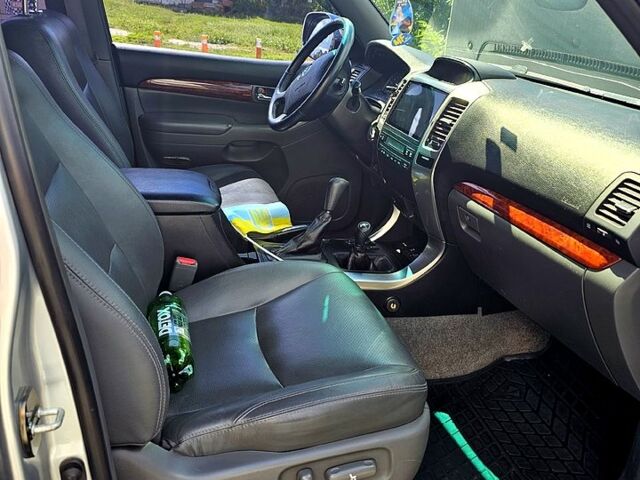 Сірий Тойота Ленд Крузер Прадо, об'ємом двигуна 4 л та пробігом 278 тис. км за 16500 $, фото 5 на Automoto.ua