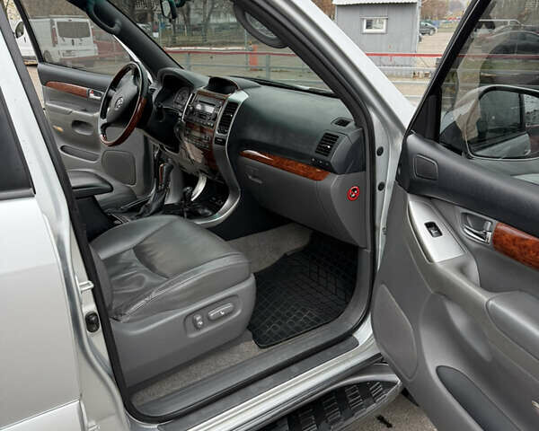 Серый Тойота Ленд Крузер Прадо, объемом двигателя 3.96 л и пробегом 147 тыс. км за 20500 $, фото 11 на Automoto.ua