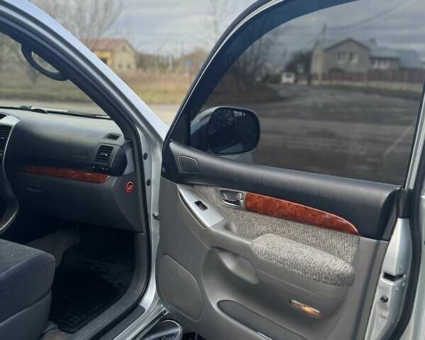 Серый Тойота Ленд Крузер Прадо, объемом двигателя 2.7 л и пробегом 260 тыс. км за 11300 $, фото 19 на Automoto.ua