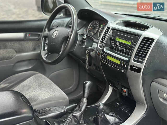 Серый Тойота Ленд Крузер Прадо, объемом двигателя 2.7 л и пробегом 340 тыс. км за 11700 $, фото 14 на Automoto.ua