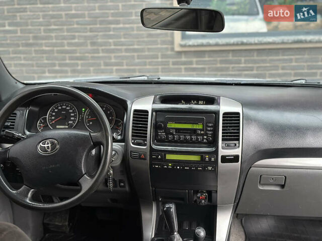 Серый Тойота Ленд Крузер Прадо, объемом двигателя 2.7 л и пробегом 340 тыс. км за 11700 $, фото 16 на Automoto.ua