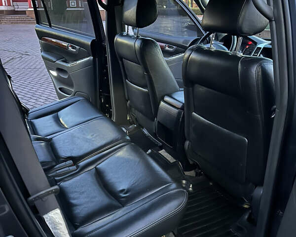 Серый Тойота Ленд Крузер Прадо, объемом двигателя 4 л и пробегом 393 тыс. км за 13999 $, фото 19 на Automoto.ua