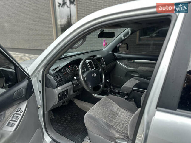 Серый Тойота Ленд Крузер Прадо, объемом двигателя 2.7 л и пробегом 340 тыс. км за 11700 $, фото 9 на Automoto.ua