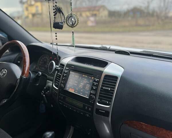 Серый Тойота Ленд Крузер Прадо, объемом двигателя 2.7 л и пробегом 260 тыс. км за 11300 $, фото 21 на Automoto.ua