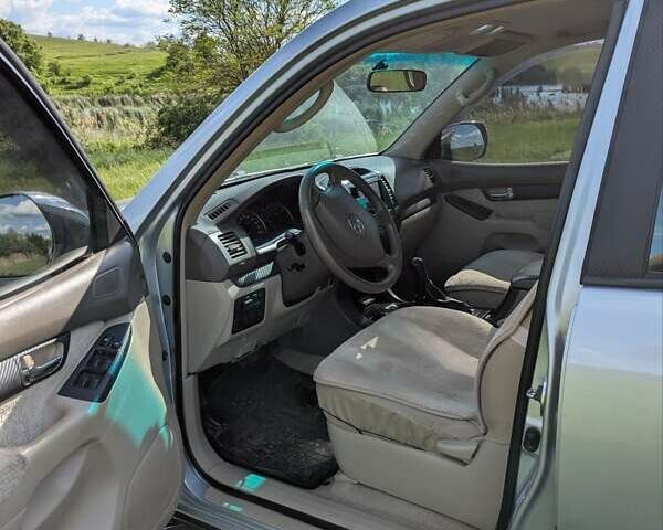 Серый Тойота Ленд Крузер Прадо, объемом двигателя 2.69 л и пробегом 229 тыс. км за 12000 $, фото 3 на Automoto.ua