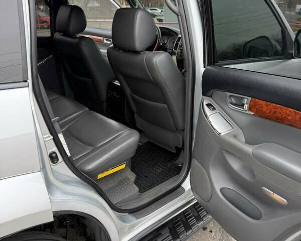 Серый Тойота Ленд Крузер Прадо, объемом двигателя 3.96 л и пробегом 147 тыс. км за 20500 $, фото 10 на Automoto.ua