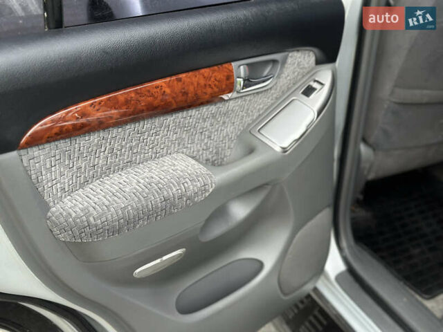 Серый Тойота Ленд Крузер Прадо, объемом двигателя 2.69 л и пробегом 286 тыс. км за 10900 $, фото 35 на Automoto.ua