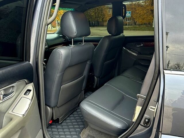 Серый Тойота Ленд Крузер Прадо, объемом двигателя 4 л и пробегом 291 тыс. км за 15500 $, фото 5 на Automoto.ua