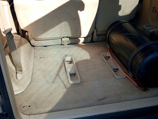 Серый Тойота Ленд Крузер Прадо, объемом двигателя 4 л и пробегом 356 тыс. км за 13500 $, фото 6 на Automoto.ua