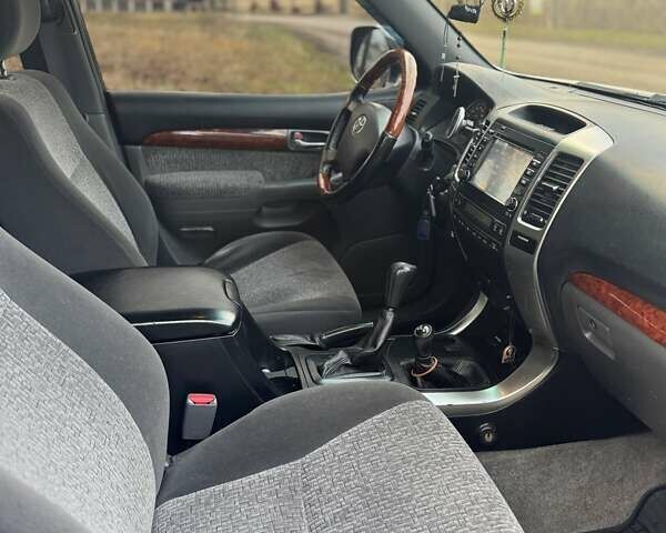 Серый Тойота Ленд Крузер Прадо, объемом двигателя 2.7 л и пробегом 260 тыс. км за 11300 $, фото 20 на Automoto.ua