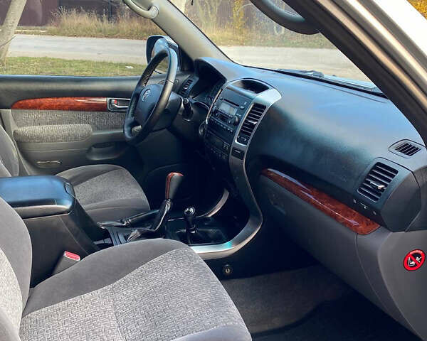 Сірий Тойота Ленд Крузер Прадо, об'ємом двигуна 2.7 л та пробігом 246 тис. км за 11000 $, фото 29 на Automoto.ua