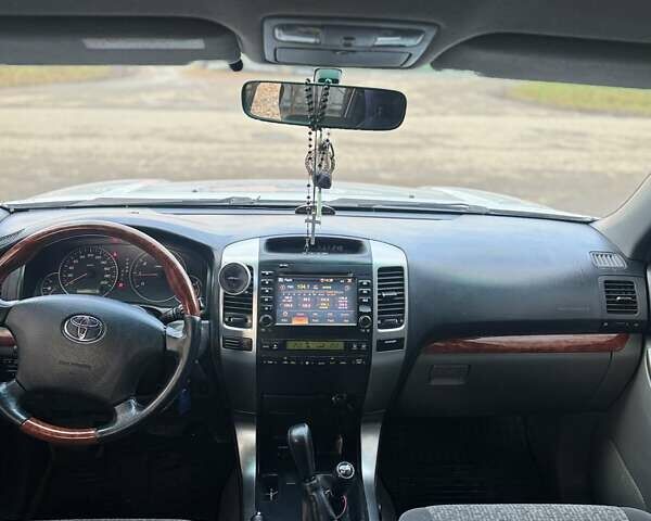 Серый Тойота Ленд Крузер Прадо, объемом двигателя 2.7 л и пробегом 260 тыс. км за 11300 $, фото 15 на Automoto.ua