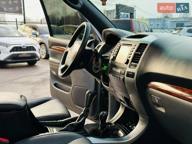 Серый Тойота Ленд Крузер Прадо, объемом двигателя 3.96 л и пробегом 292 тыс. км за 15800 $, фото 22 на Automoto.ua