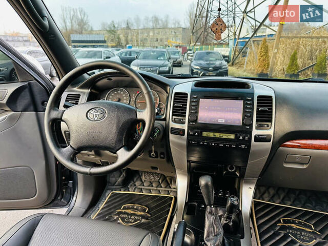 Серый Тойота Ленд Крузер Прадо, объемом двигателя 3.96 л и пробегом 292 тыс. км за 15800 $, фото 19 на Automoto.ua