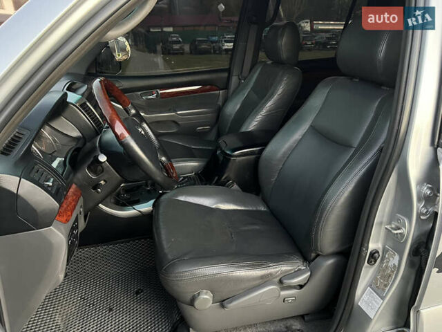 Серый Тойота Ленд Крузер Прадо, объемом двигателя 4 л и пробегом 320 тыс. км за 23000 $, фото 27 на Automoto.ua