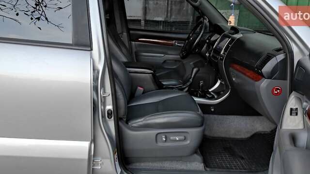 Сірий Тойота Ленд Крузер Прадо, об'ємом двигуна 4 л та пробігом 164 тис. км за 14700 $, фото 15 на Automoto.ua