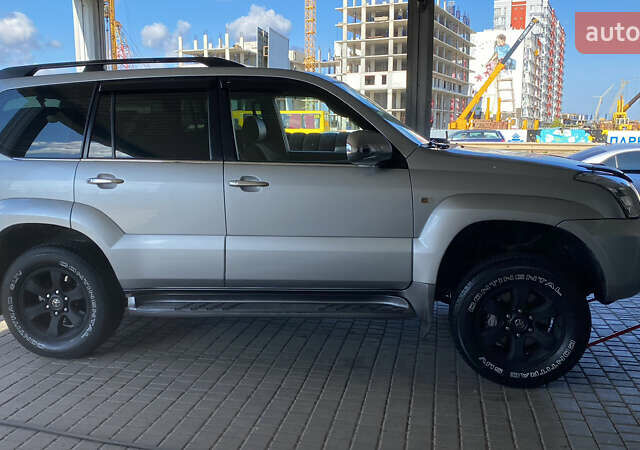 Серый Тойота Ленд Крузер Прадо, объемом двигателя 3.96 л и пробегом 235 тыс. км за 13500 $, фото 12 на Automoto.ua