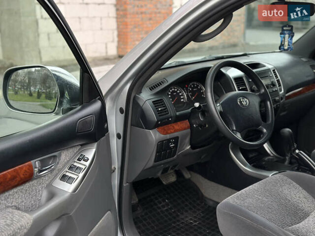 Серый Тойота Ленд Крузер Прадо, объемом двигателя 2.69 л и пробегом 286 тыс. км за 10900 $, фото 19 на Automoto.ua