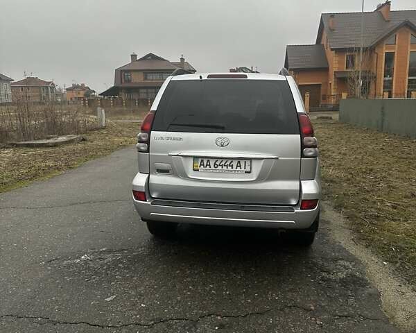 Серый Тойота Ленд Крузер Прадо, объемом двигателя 3.96 л и пробегом 215 тыс. км за 18500 $, фото 7 на Automoto.ua