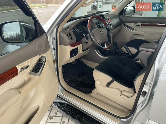 Серый Тойота Ленд Крузер Прадо, объемом двигателя 4 л и пробегом 198 тыс. км за 11500 $, фото 24 на Automoto.ua