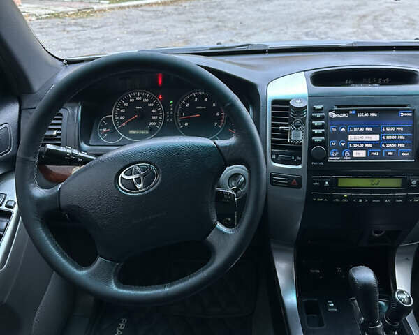 Сірий Тойота Ленд Крузер Прадо, об'ємом двигуна 4 л та пробігом 291 тис. км за 15600 $, фото 4 на Automoto.ua