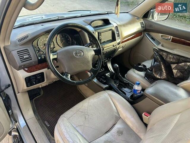 Тойота Ленд Крузер Прадо 2006 в Черновцах на Automoto.ua Серый Тойота Ленд Крузер Прадо, объемом двигателя 4 л и пробегом 228 тыс. км за 15000 $, фото 11 на Automoto.ua