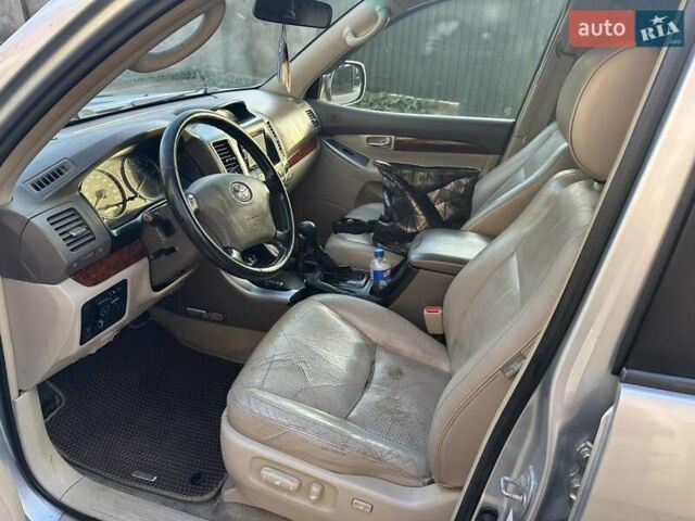 Тойота Ленд Крузер Прадо 2006 в Черновцах на Automoto.ua Серый Тойота Ленд Крузер Прадо, объемом двигателя 4 л и пробегом 228 тыс. км за 15000 $, фото 3 на Automoto.ua