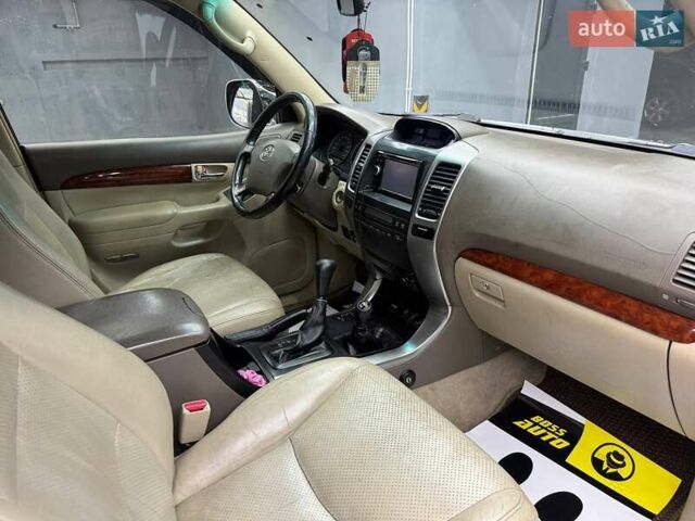 Серый Тойота Ленд Крузер Прадо, объемом двигателя 3.96 л и пробегом 229 тыс. км за 14200 $, фото 18 на Automoto.ua
