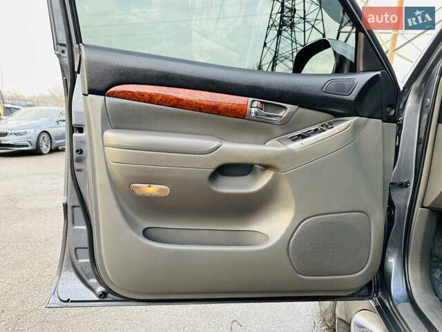 Серый Тойота Ленд Крузер Прадо, объемом двигателя 3.96 л и пробегом 292 тыс. км за 15800 $, фото 14 на Automoto.ua