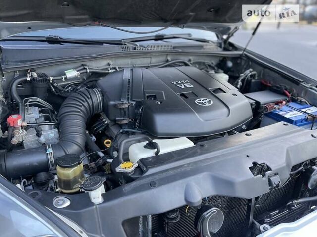 Серый Тойота Ленд Крузер Прадо, объемом двигателя 4 л и пробегом 225 тыс. км за 14650 $, фото 117 на Automoto.ua