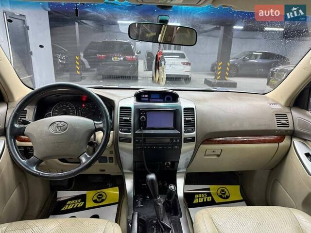 Серый Тойота Ленд Крузер Прадо, объемом двигателя 3.96 л и пробегом 229 тыс. км за 14200 $, фото 13 на Automoto.ua