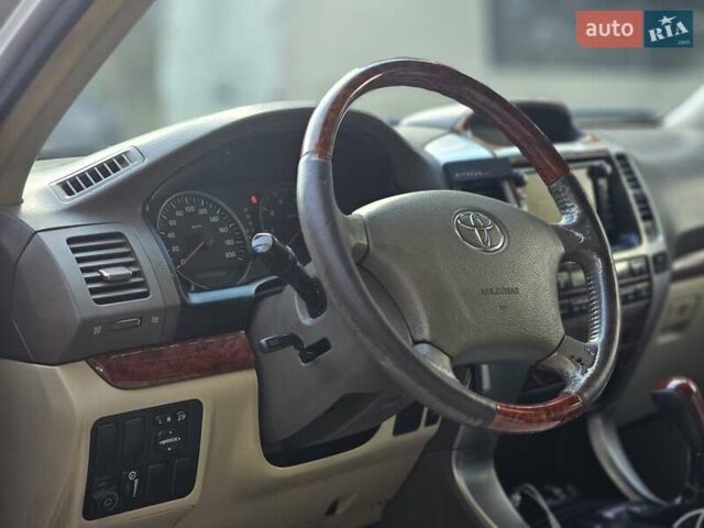 Серый Тойота Ленд Крузер Прадо, объемом двигателя 4 л и пробегом 335 тыс. км за 11550 $, фото 21 на Automoto.ua