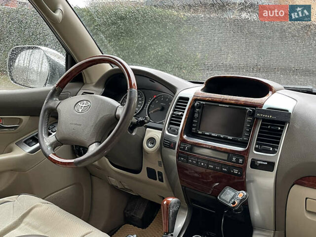 Серый Тойота Ленд Крузер Прадо, объемом двигателя 3.96 л и пробегом 305 тыс. км за 16300 $, фото 23 на Automoto.ua