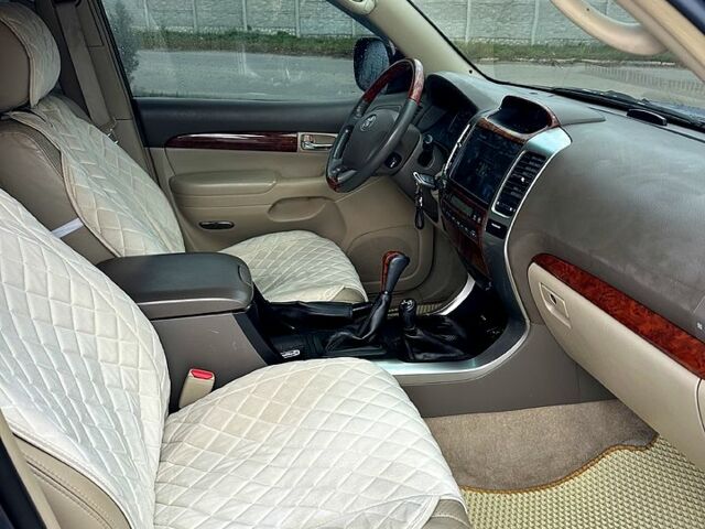 Серый Тойота Ленд Крузер Прадо, объемом двигателя 4 л и пробегом 160 тыс. км за 17250 $, фото 9 на Automoto.ua