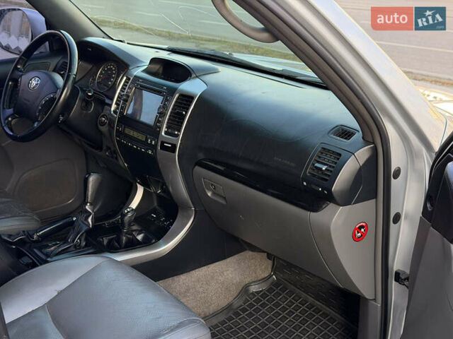 Сірий Тойота Ленд Крузер Прадо, об'ємом двигуна 4 л та пробігом 299 тис. км за 12999 $, фото 18 на Automoto.ua